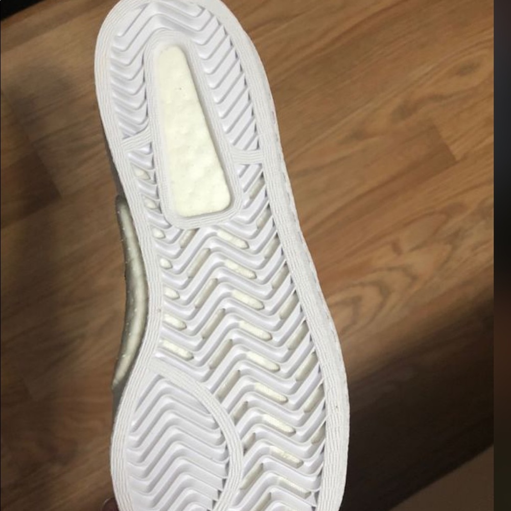 BNIB Adidas superstar copper/white size 5 $45 - Picture 4 of 6